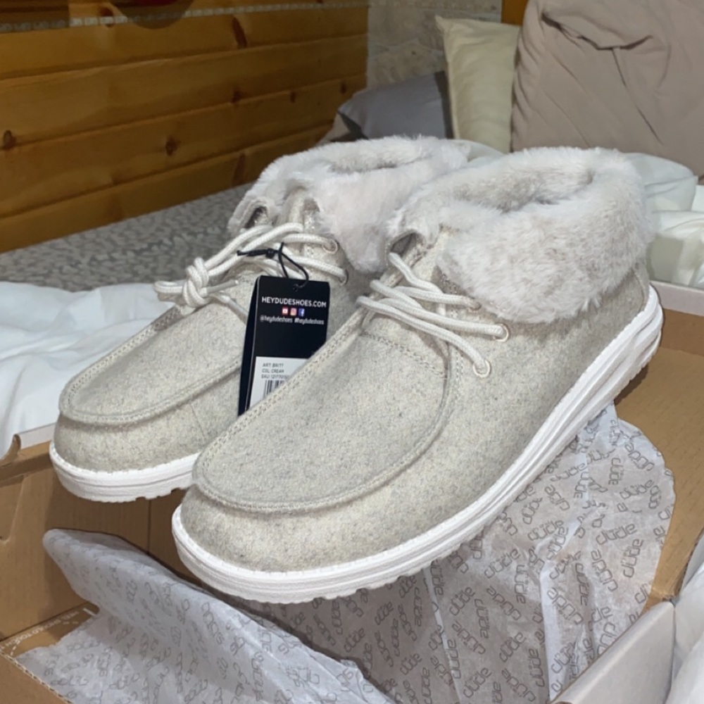 Women’s Hey Dudes Sz10
